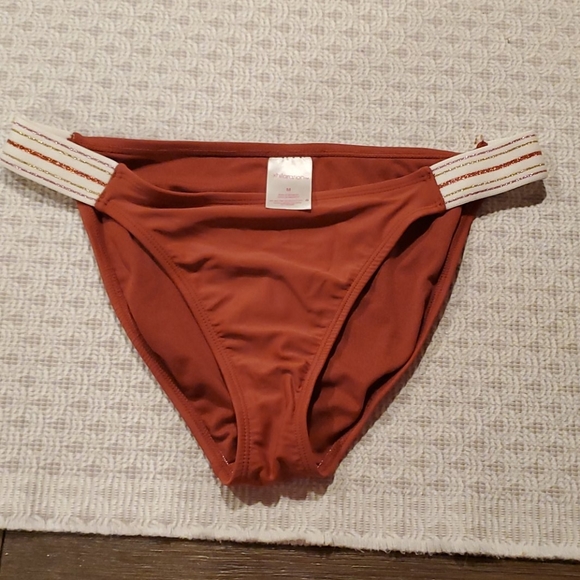 Rust colored bikini - Picture 5 of 6